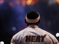 FB体育娱乐-维尼修斯爆发破黄潜铁壁，比利亚雷亚尔防守锁死秘鲁的战术启示