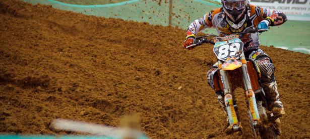 FB体育APP-绿茵场上的碾压与羽毛球场上的坚韧，法国足球与陈雨菲的胜利哲学