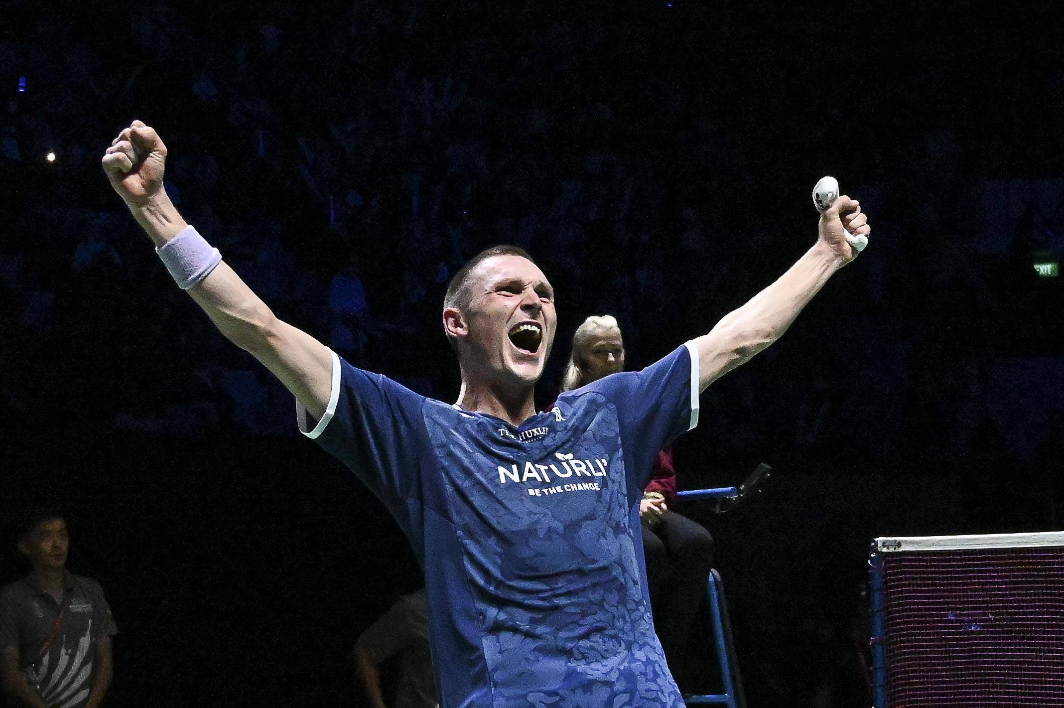 包含中国羽毛球队逆转丹麦羽毛球队，安赛龙高光表现的词条