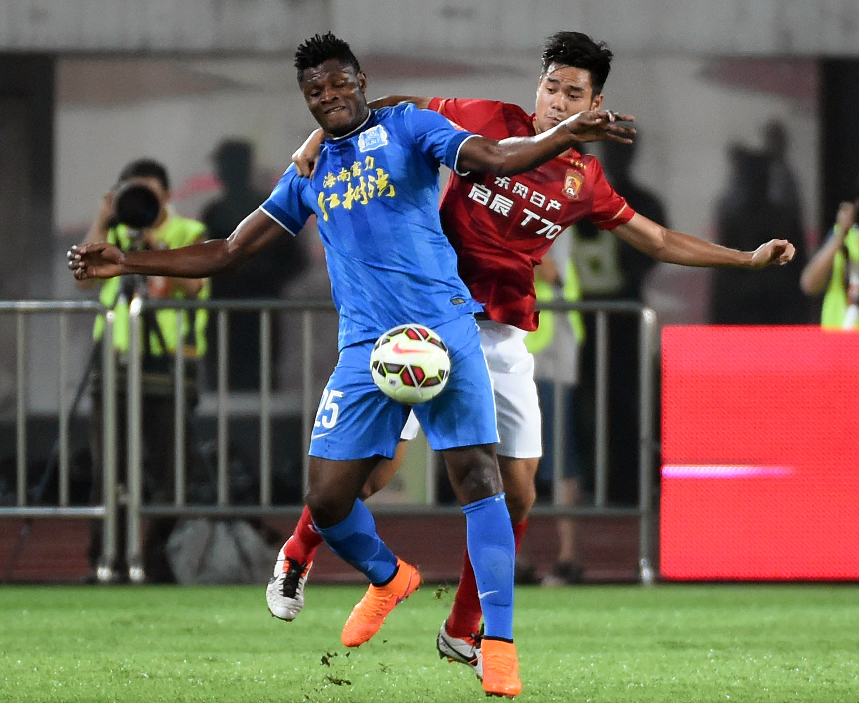 富力主场逼平恒大,表现堪称抢眼 富力主场逼平恒大,表现堪称抢眼