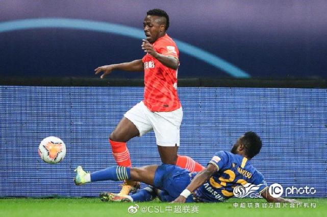 富力主场逼平恒大,表现堪称抢眼 富力主场逼平恒大,表现堪称抢眼