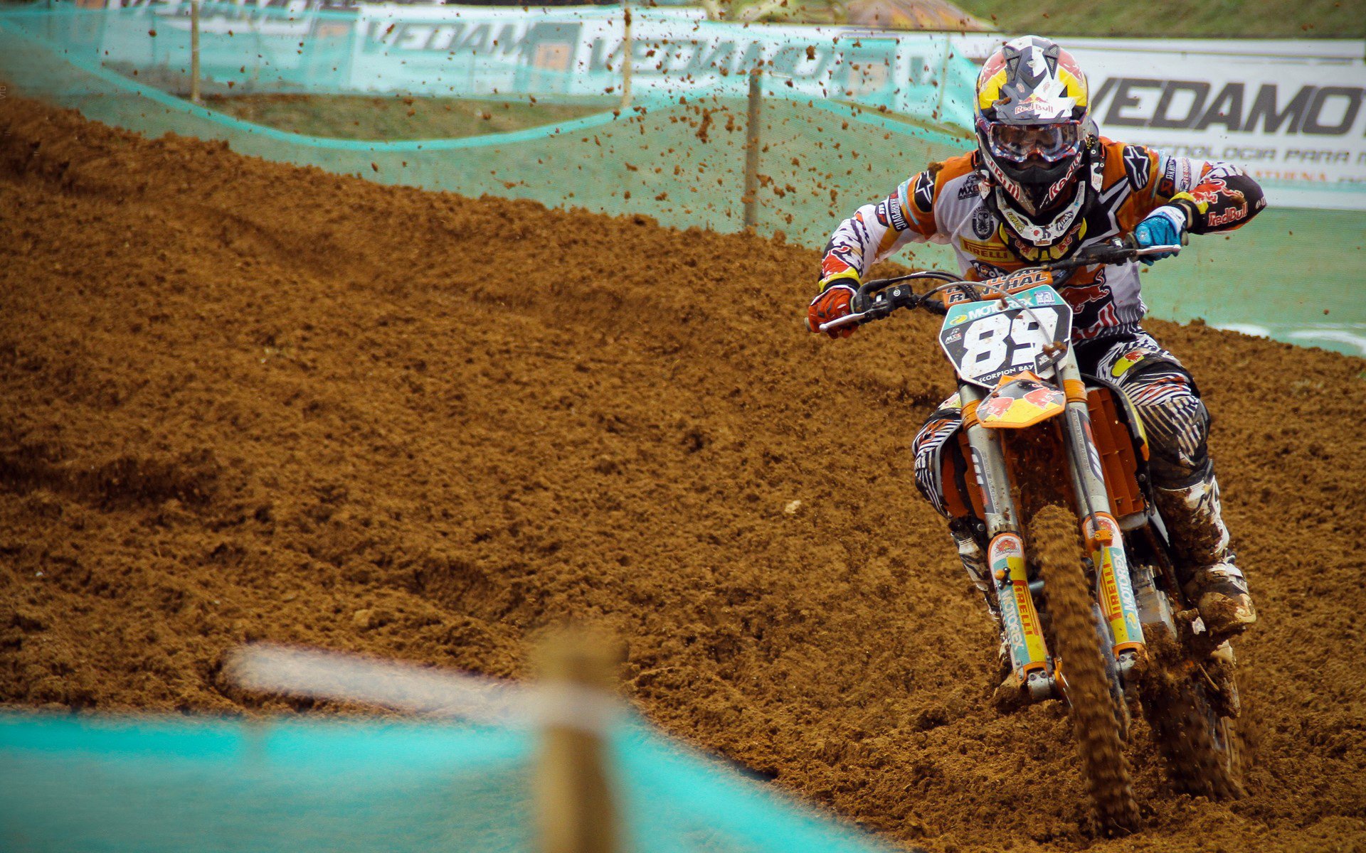 约基奇全能主宰撕裂防线，丹佛骑士力克上海显冠军底蕴